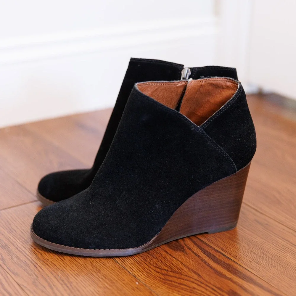 Lucky Brand Yakeena Black Suede Wedge Ankle Booties Womens 9.5 M Round Toe NWT